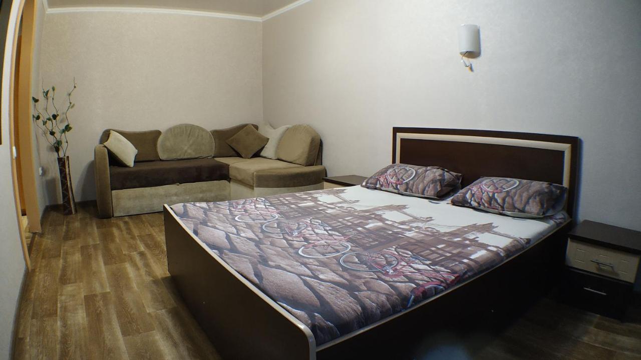 Апартаменты В Центре Металлургов 27 Kr Apartments Kryvyj Rih Esterno foto