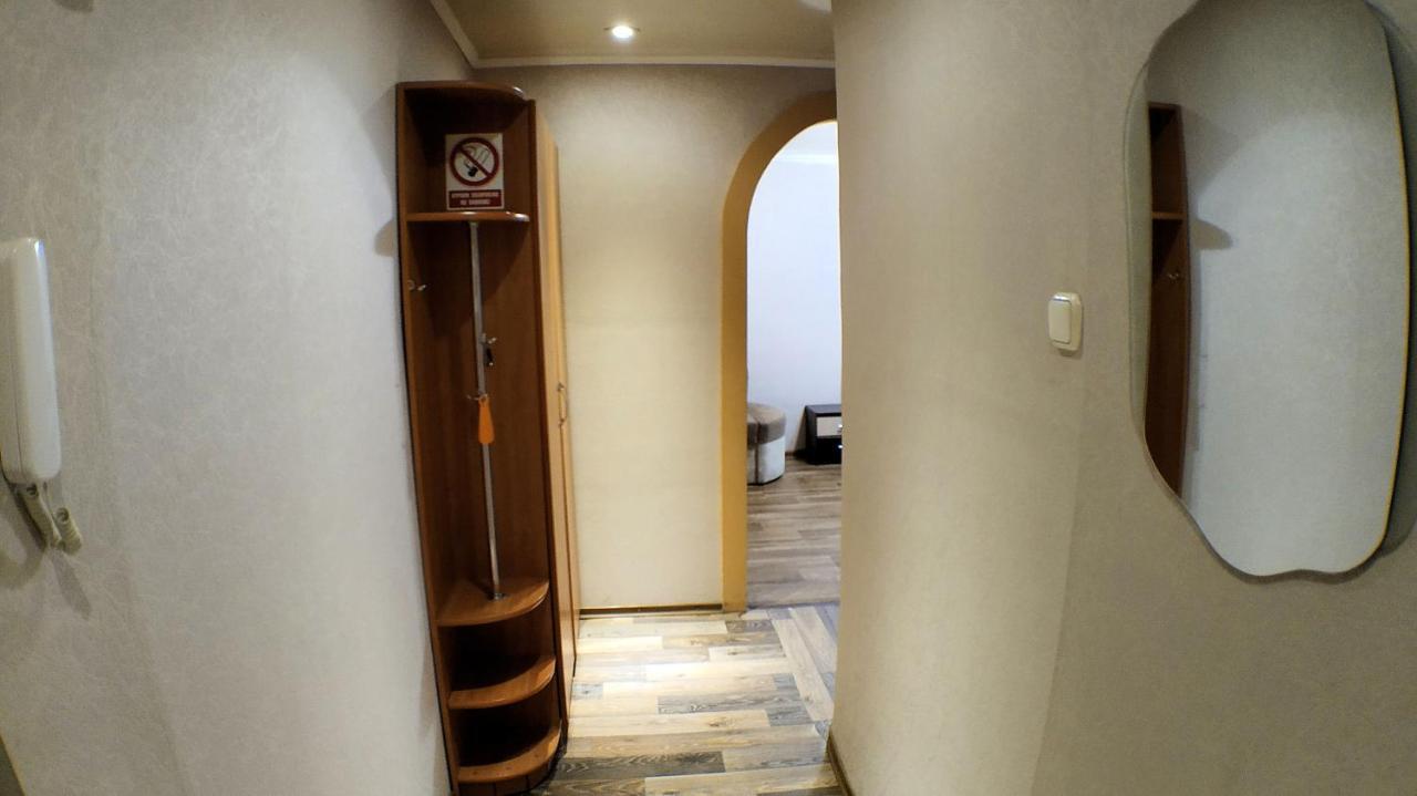 Апартаменты В Центре Металлургов 27 Kr Apartments Kryvyj Rih Esterno foto